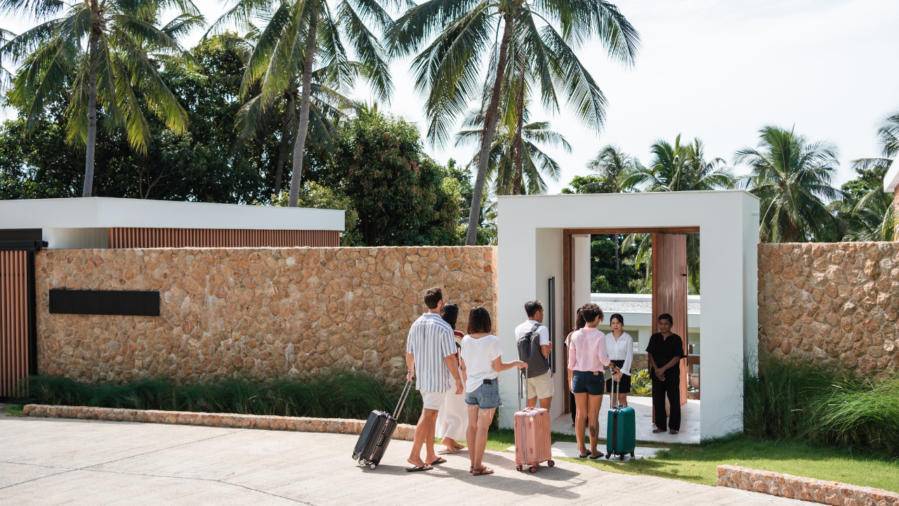 What are the Advantages of Holiday Villa Rentals for Groups of Friends