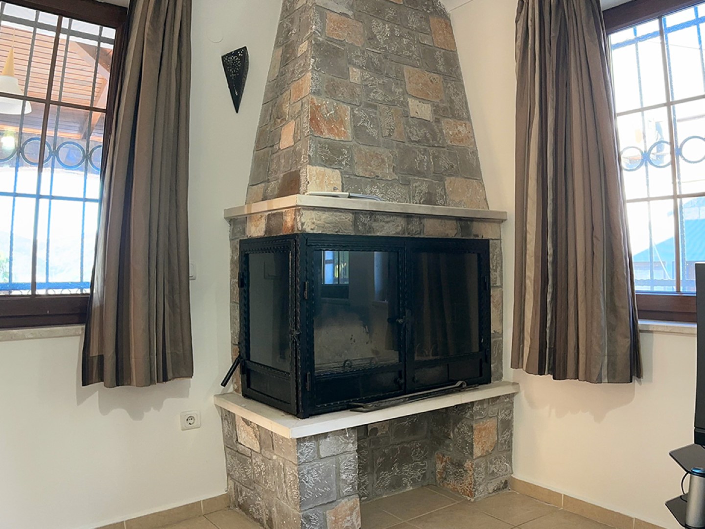 GroundFloor Livingroom Fireplace