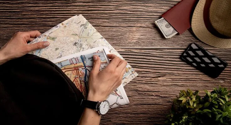 solo travel guide min ()