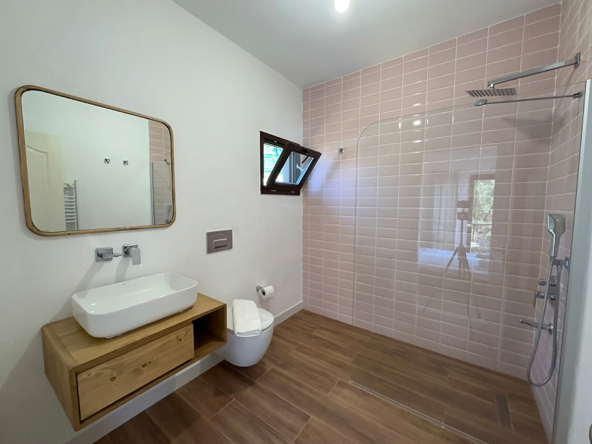 Master Bedroom Bathroom